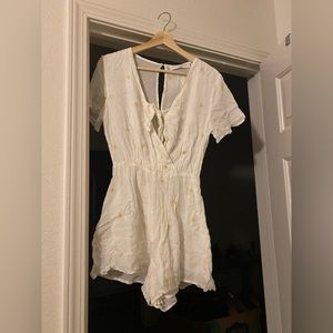 Nectar romper size medium daisys